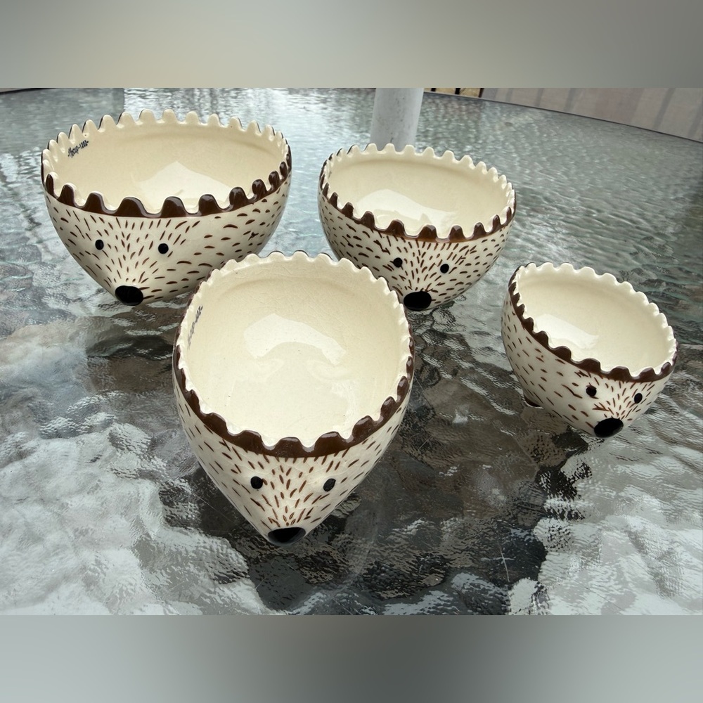 Set/4 Ceramic Hedgehog Nesting measuring cups. Cream & Brown